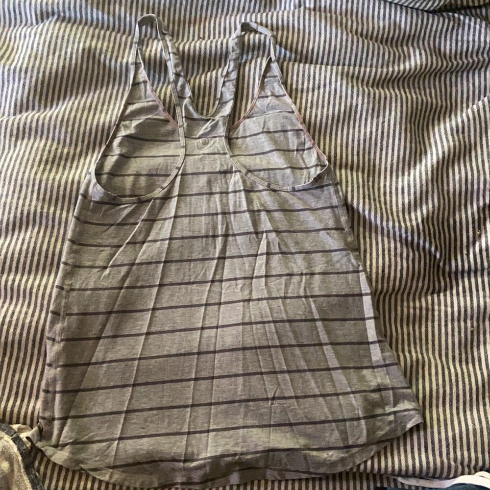 Lululemon Razorback - Picture 2 of 2